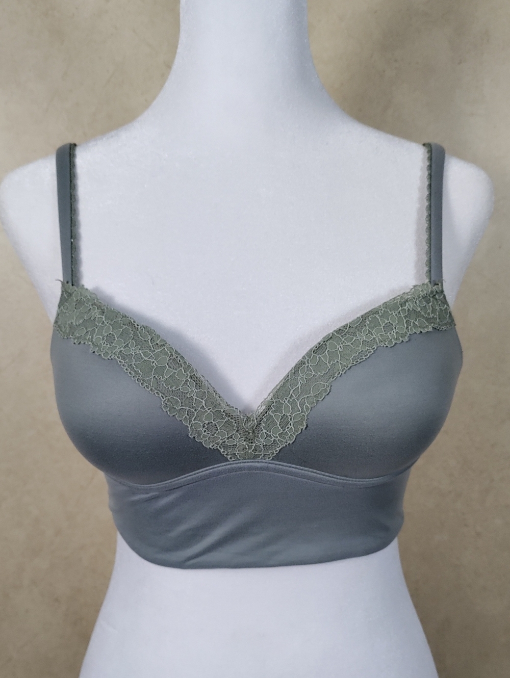 H191 Victoria's Secret Sage Green Padded No Wire Bra 32B